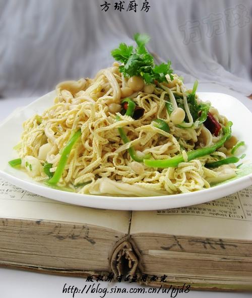 金针菇拌干豆腐丝的做法(切”豆腐丝又细又匀的秘诀)